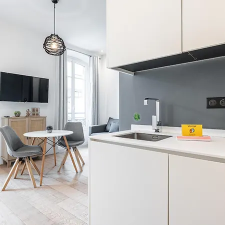 Cozy 1 Bdr Downtown Nice